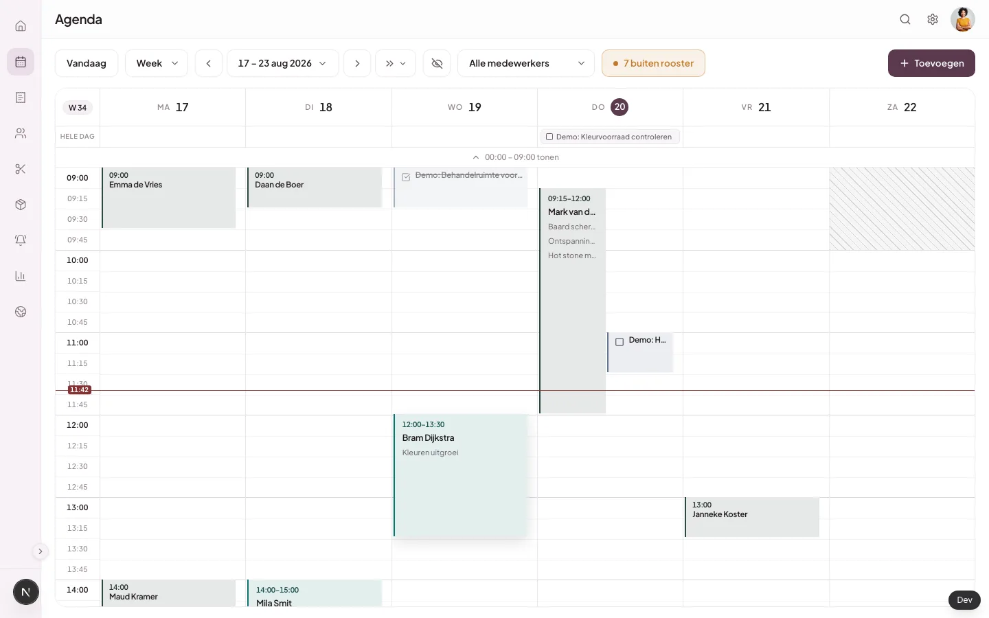 Weekweergave van de Salongeboekt-agenda met fictieve lokale afspraken en de weergavekiezer linksboven.