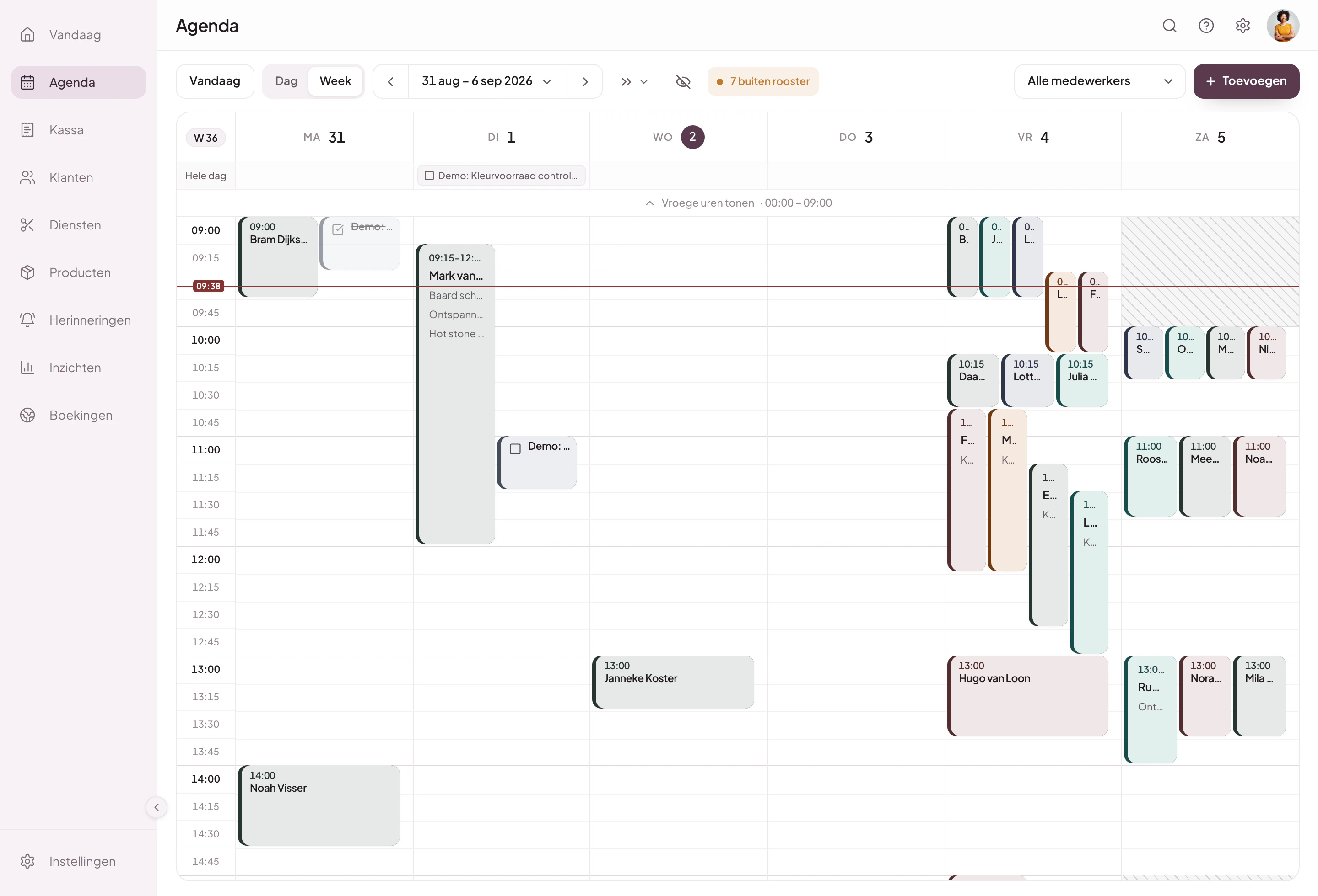 Weekagenda van Salongeboekt met afspraken per medewerker in eigen kleur